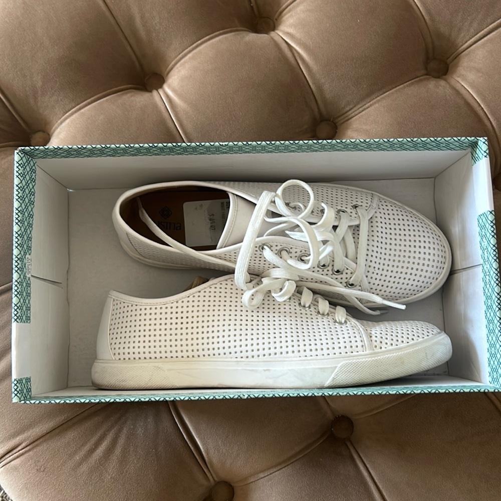Susina white sneakers sz 9.5